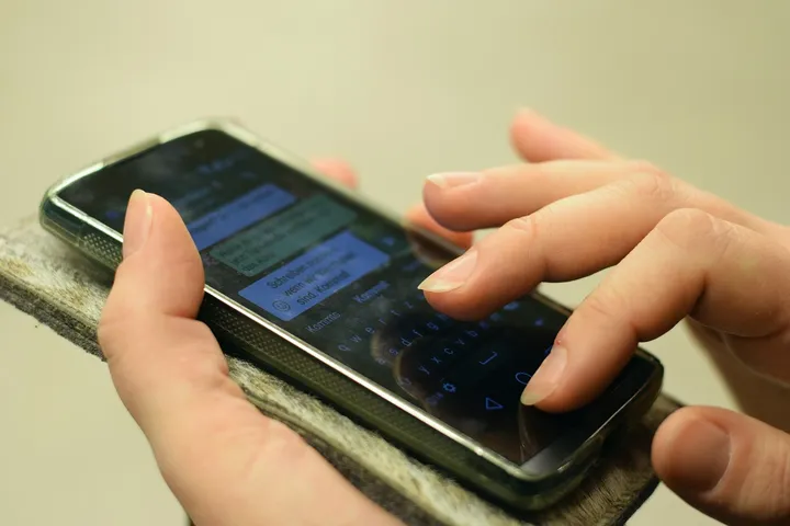 Ciptakan Cerita Chat Fiksi Viral: Gunakan AI Haloyouth Sekarang!