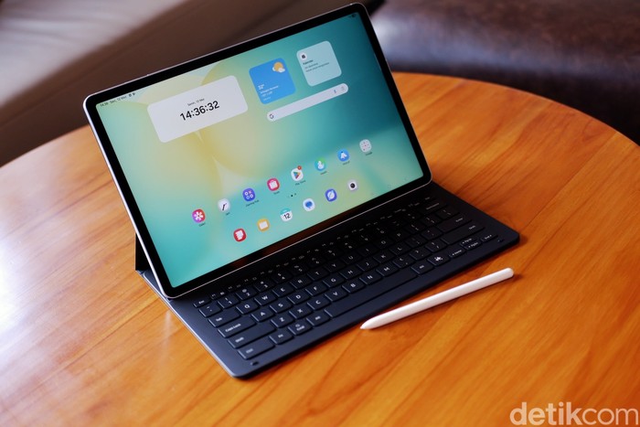 Galaxy Tab S10 FE+: Hiburan & Produktivitas, Layar Spektakuler!