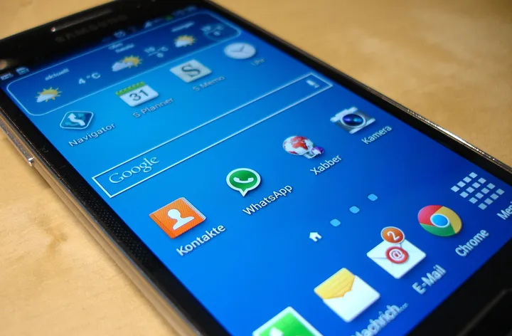 HP Disadap? 7 Tanda Rahasia & Cara Ampuh Melindungi Data Anda