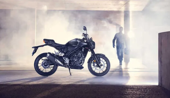 Honda CB300R: Gaya Agresif, Performa Andal Generasi Muda