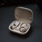 Rahasia Bersihkan Earphone TWS Tanpa Rusak: 7 Langkah Mudah