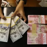 Rupiah Melemah Jelang Libur Idul Adha 2025, Dolar AS Menggila?