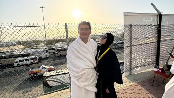 Tya Ariestya: Suami Bantu Nenek 71 Tahun Lempar Jumrah