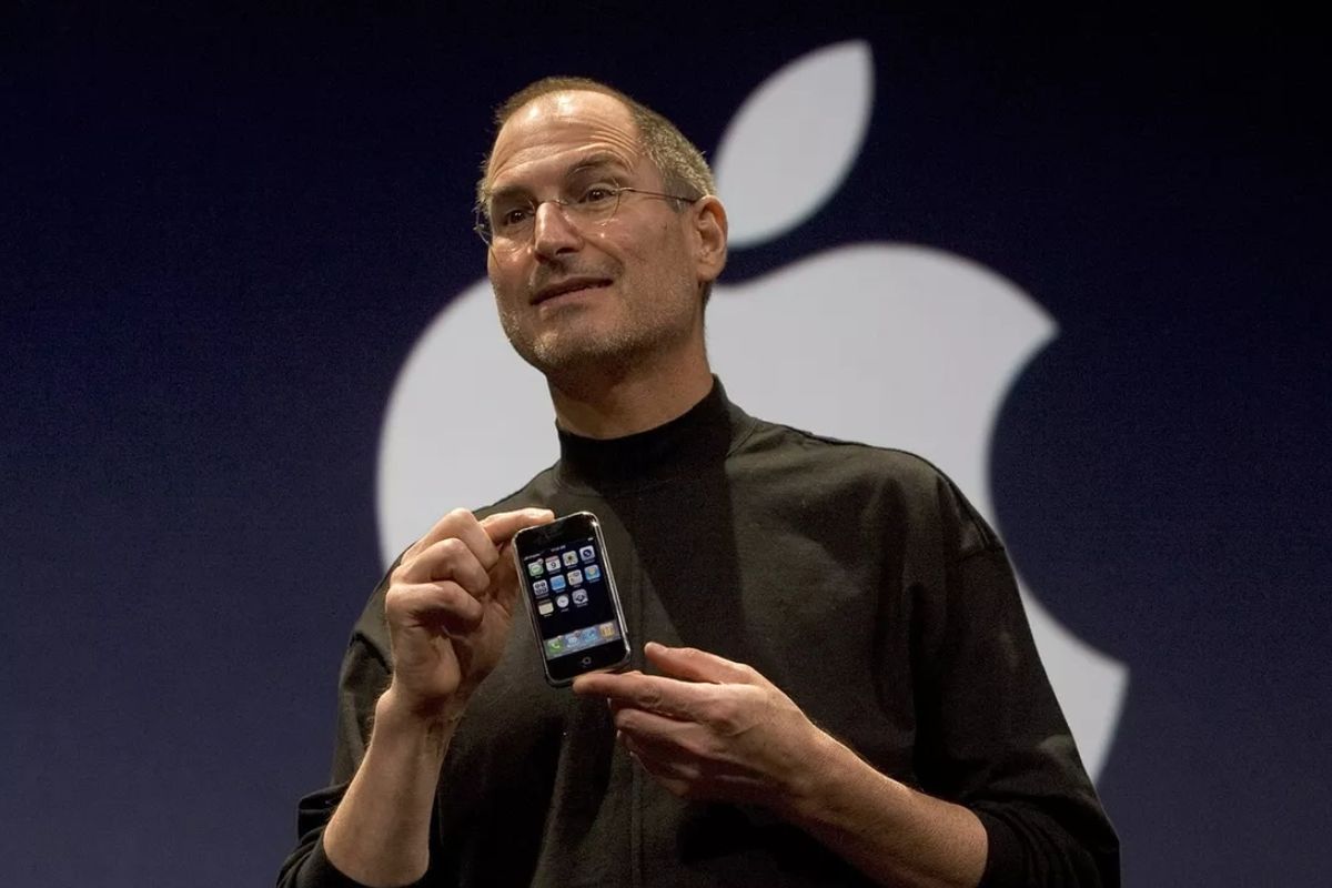 iPhone Pertama: Diremehkan, Ditertawakan, Namun Mengubah Dunia