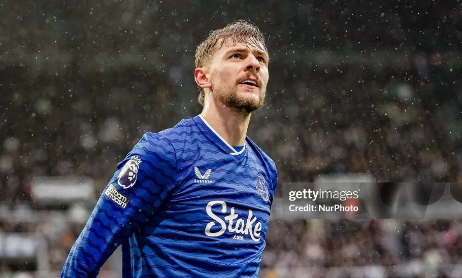 Kiernan Dewsbury-Hall Curhat soal Kartu Kuning Kontroversial di Everton
